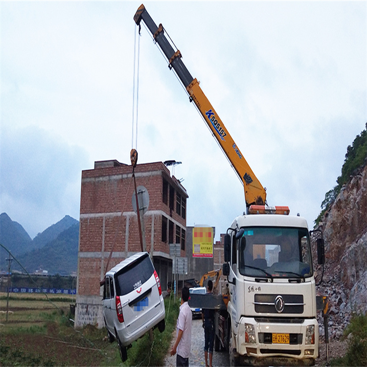 六盘水道路交通事故救援吊装案例